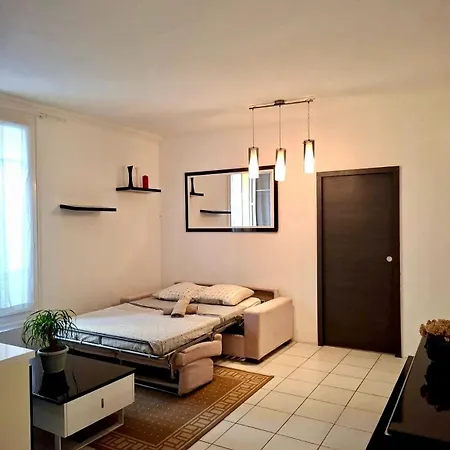 Apartment 2 Pieces En Etage Au Centre-ville De *